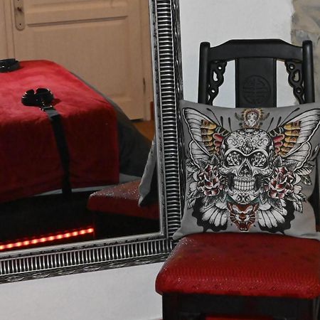 Love Room Donjon Dol In Love Bdsm Дол-де-Бретан Екстериор снимка