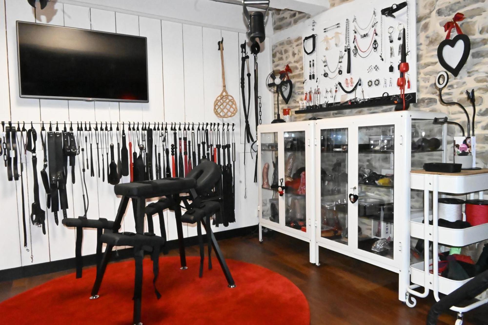 Love Room Donjon Dol In Love Bdsm Дол-де-Бретан Екстериор снимка