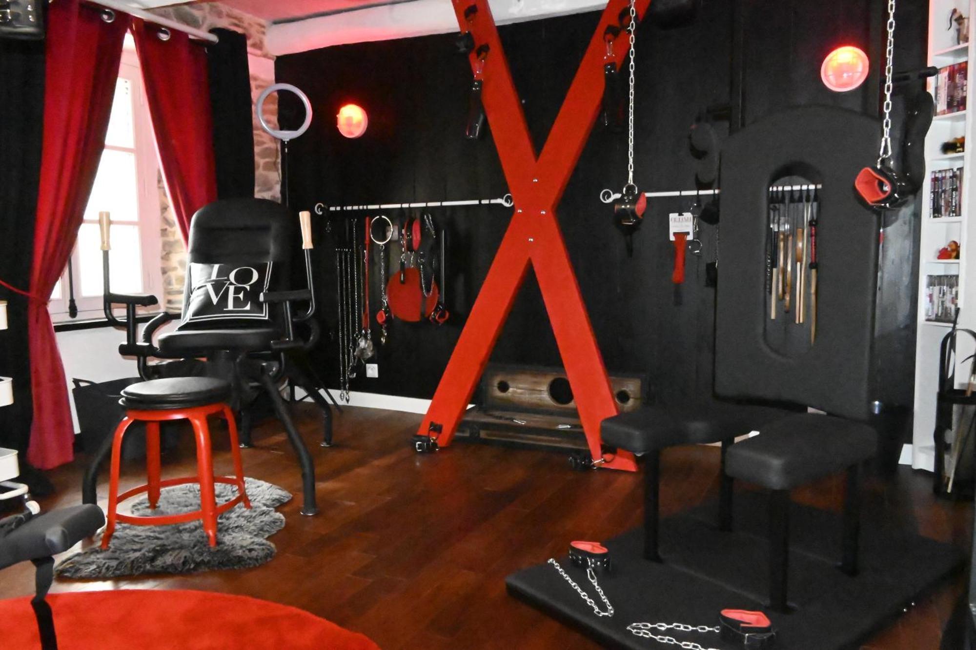 Love Room Donjon Dol In Love Bdsm Дол-де-Бретан Екстериор снимка